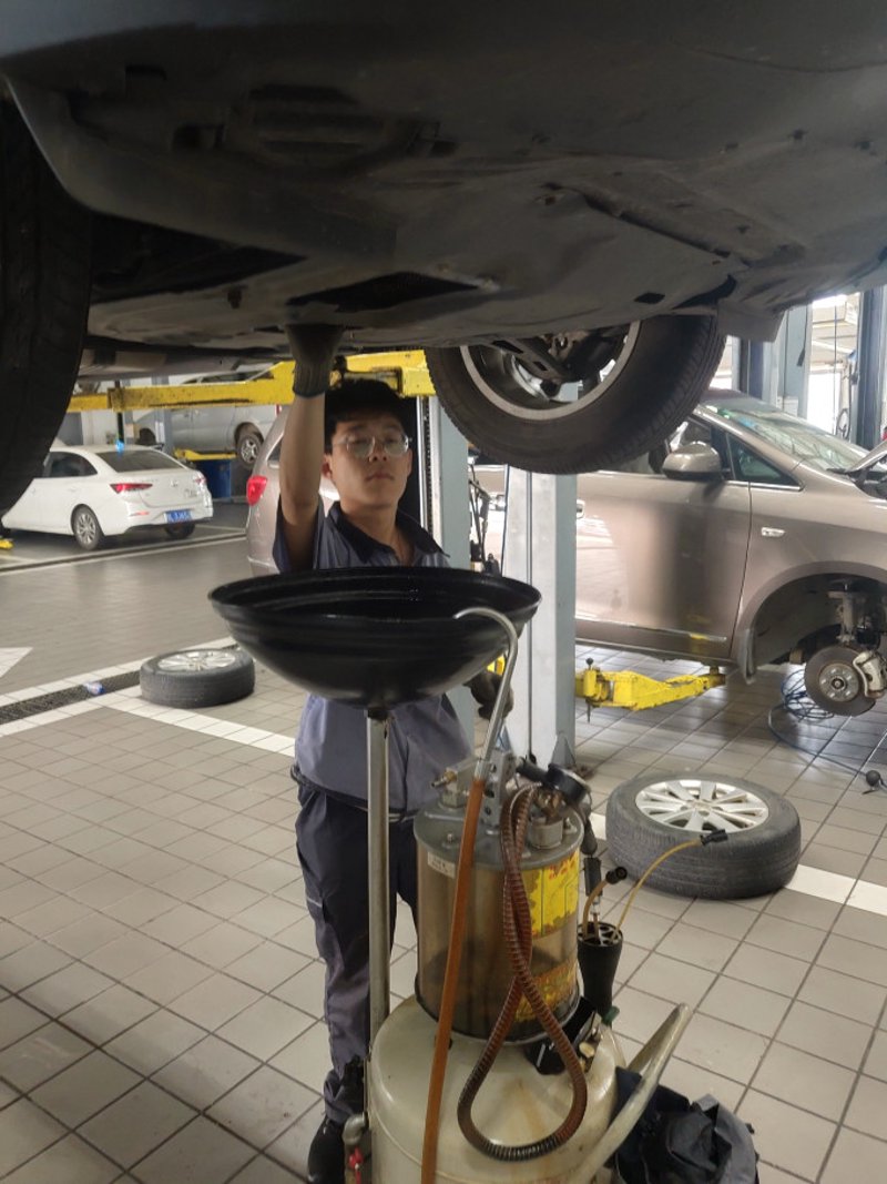 机油更换:如何正确为爱车“加油”