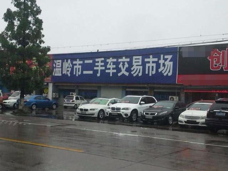 如何选择适合自己的汽车洗车美容服务？